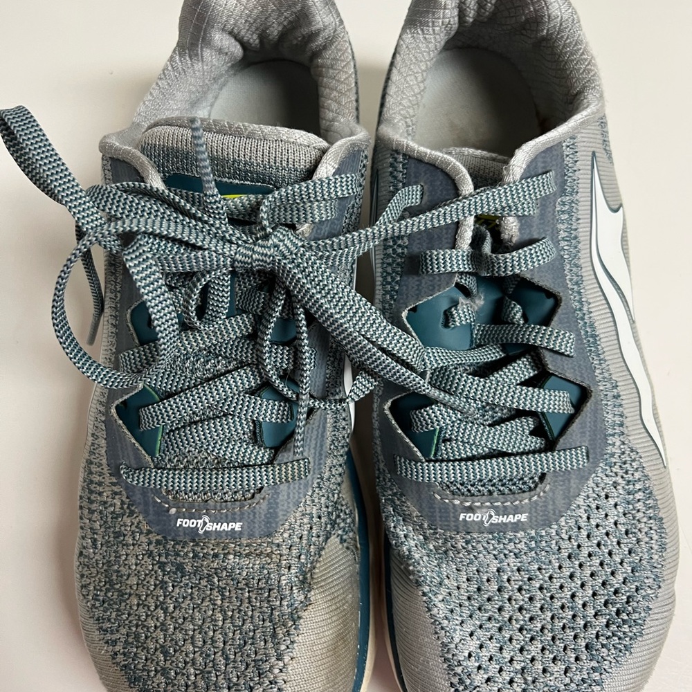 GENTLY WORN. Women’s Altra Torin 4 Plush